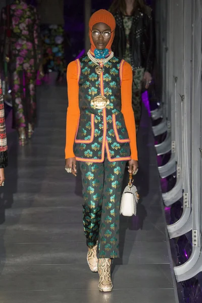 Look 28
